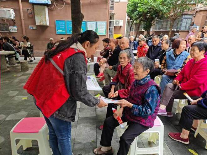 开元棋牌app-重庆巴南：喜迎重阳添暖意